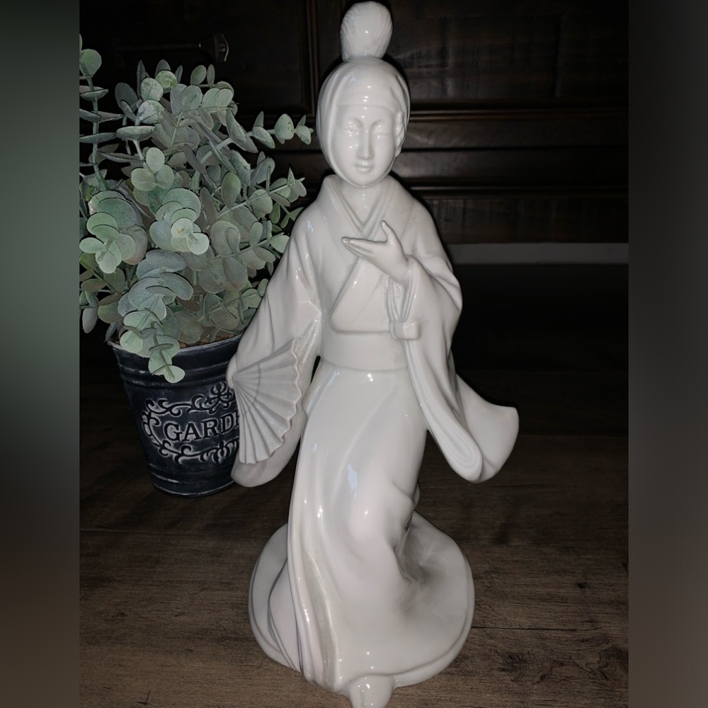 VINTAGE FITZ & FLOYD WHITE BONE CHINA GEISHA